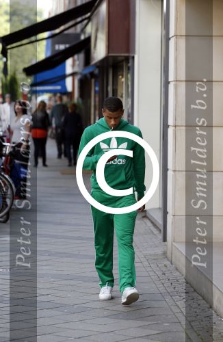 Amsterdam 19 juni 2012
Luciano Narsingh op de pc hooftstraat.
Peter Smulders bv