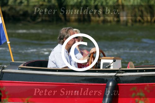 Vreeland 25 juli 2012
Maarten Spanjer met vriendin en Rene v d Gijp met vriendin aan het varen op de Vecht met sloep/boot Maarten.
Peter Smulders bv