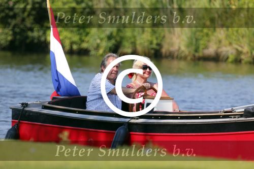Vreeland 25 juli 2012
Maarten Spanjer met vriendin en Rene v d Gijp met vriendin aan het varen op de Vecht met sloep/boot Maarten.
Peter Smulders bv