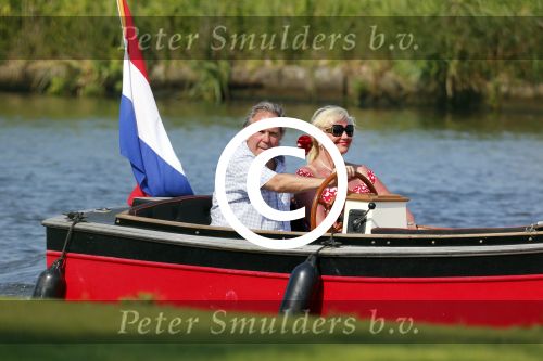 Vreeland 25 juli 2012
Maarten Spanjer met vriendin en Rene v d Gijp met vriendin aan het varen op de Vecht met sloep/boot Maarten.
Peter Smulders bv