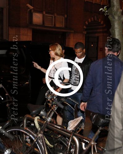 Amsterdam 6 juli 2012
Madonna and her boyfriend Brahim Zaibat visiting theatre Tuschinski to see a movie together.
Peter Smulders bv