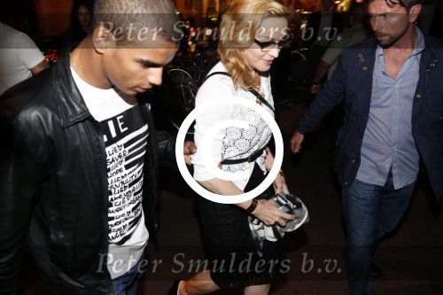 Amsterdam 6 juli 2012
Madonna and her boyfriend Brahim Zaibat visiting theatre Tuschinski to see a movie together.
Peter Smulders bv