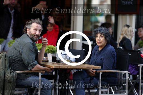 Amsterdam 7 augustus 2012
Hanneke Groenteman en Marcel Mutsers op terras.
Peter Smulders bv