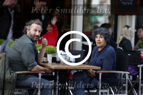 Amsterdam 7 augustus 2012
Hanneke Groenteman en Marcel Mutsers op terras.
Peter Smulders bv