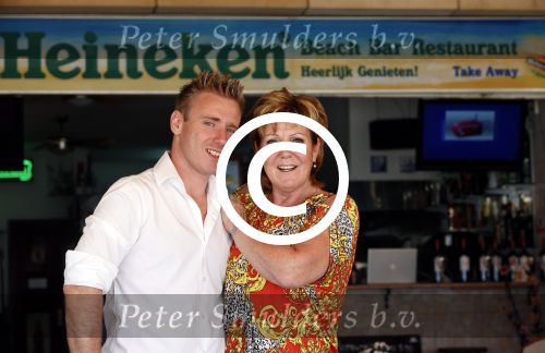 Gran Canaria Las Palmas 9 juli 2012
Marianne Weber zoon en kleinzoon bij de strandtent op Gran Canaria.
Peter Smulders bv