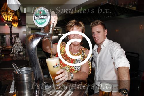 Gran Canaria Las Palmas 9 juli 2012
Marianne Weber zoon en kleinzoon bij de strandtent op Gran Canaria.
Peter Smulders bv