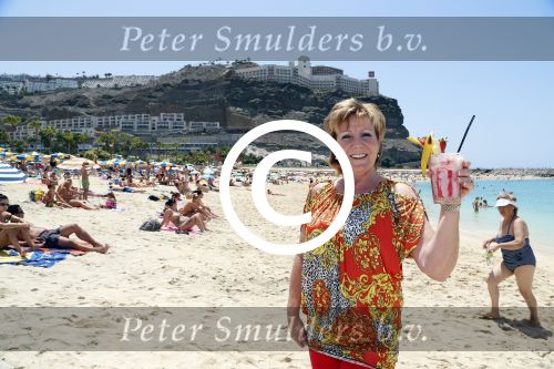 Gran Canaria Las Palmas 9 juli 2012
Marianne Weber zoon en kleinzoon bij de strandtent op Gran Canaria.
Peter Smulders bv