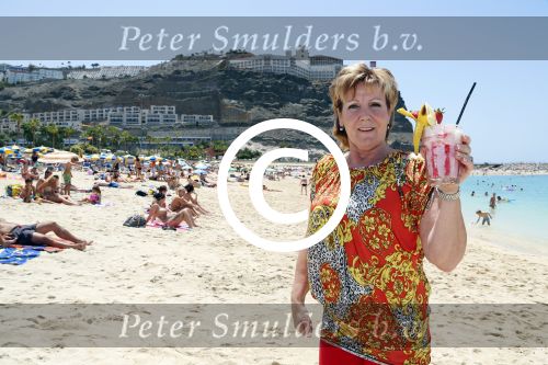 Gran Canaria Las Palmas 9 juli 2012
Marianne Weber zoon en kleinzoon bij de strandtent op Gran Canaria.
Peter Smulders bv