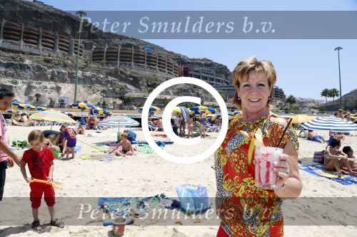 Gran Canaria Las Palmas 9 juli 2012
Marianne Weber zoon en kleinzoon bij de strandtent op Gran Canaria.
Peter Smulders bv