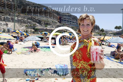 Gran Canaria Las Palmas 9 juli 2012
Marianne Weber zoon en kleinzoon bij de strandtent op Gran Canaria.
Peter Smulders bv