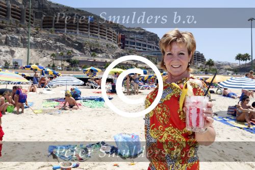 Gran Canaria Las Palmas 9 juli 2012
Marianne Weber zoon en kleinzoon bij de strandtent op Gran Canaria.
Peter Smulders bv