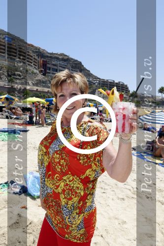 Gran Canaria Las Palmas 9 juli 2012
Marianne Weber zoon en kleinzoon bij de strandtent op Gran Canaria.
Peter Smulders bv