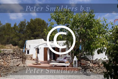 Ibiza 11 juli 2012
Binnen kijken bij de bed and breakfast van Maribelle en haar man Nicolaas Streefkerk.
Peter Smulders bv