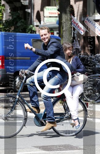 Amsterdam 20 juli 2012
Mark v Eeuwen met zijn nieuwe vriendin op de fiets.
Peter Smulders bv