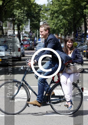 Amsterdam 20 juli 2012
Mark v Eeuwen met zijn nieuwe vriendin op de fiets.
Peter Smulders bv