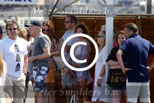 St Tropez 4 augustus 2012
Feestje van Michiel Mol voor zijn 43e verjaardag. Aanwezig oa Harrie Mens met zijn dochters Noor Suze Marloes en Sarah. Ook de ouders van Michiel Jan en ... zijn aanwezig . 
Peter Smulders bv