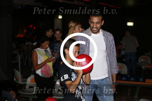 Amsterdam 22 juni 2012
Badr Hari bowlen met Maxim en Joelle Gullit en Estell Cruijff.
Peter Smulders bv