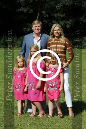 Wassenaar 7 juli 2012
Fotosessie met Prins Willem Alexander prinses Maxima Alexia Ariane en Amalia op landgoed de horsten.
Peter Smulder bv