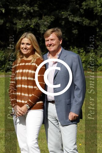 Wassenaar 7 juli 2012
Fotosessie met Prins Willem Alexander prinses Maxima Alexia Ariane en Amalia op landgoed de horsten.
Peter Smulder bv