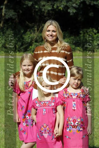 Wassenaar 7 juli 2012
Fotosessie met Prins Willem Alexander prinses Maxima Alexia Ariane en Amalia op landgoed de horsten.
Peter Smulder bv
