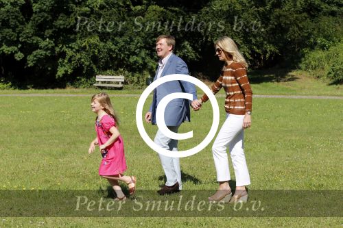 Wassenaar 7 juli 2012
Fotosessie met Prins Willem Alexander prinses Maxima Alexia Ariane en Amalia op landgoed de horsten.
Peter Smulder bv