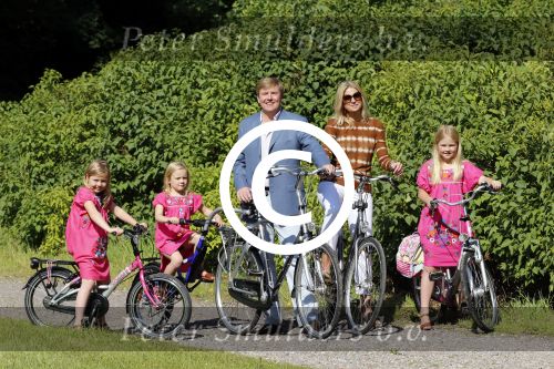 Wassenaar 7 juli 2012
Fotosessie met Prins Willem Alexander prinses Maxima Alexia Ariane en Amalia op landgoed de horsten.
Peter Smulder bv