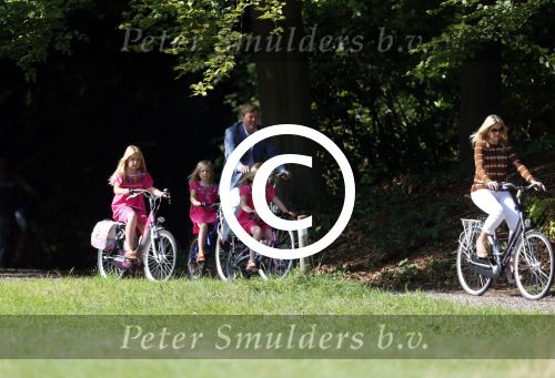 Wassenaar 7 juli 2012
Fotosessie met Prins Willem Alexander prinses Maxima Alexia Ariane en Amalia op landgoed de horsten.
Peter Smulder bv