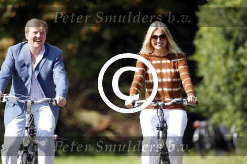 Wassenaar 7 juli 2012
Fotosessie met Prins Willem Alexander prinses Maxima Alexia Ariane en Amalia op landgoed de horsten.
Peter Smulder bv