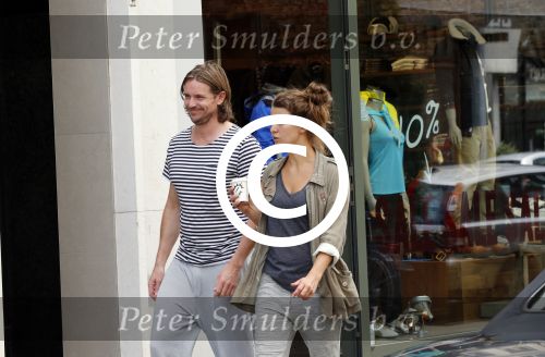 Amsterdam 5 augustus 2012
Merel Westrik met nieuwe vriend Patrick Maes op de pc hooftstraat.
Peter Smulders bv