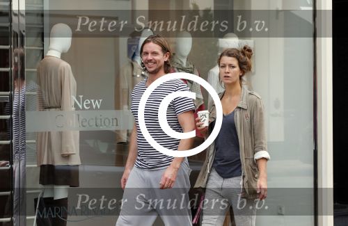 Amsterdam 5 augustus 2012
Merel Westrik met nieuwe vriend Patrick Maes op de pc hooftstraat.
Peter Smulders bv