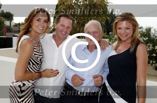 St Tropez 3 augustus 2012
Jan des Bouvrie viert zijn 70e verjaardag thuis bij hem in St Tropez. Michiel Mol met vriendin Marloes Mens en Jan Mol met zijn vriendin
Peter Smulders bv