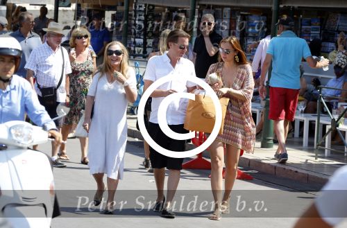 St Tropez 4 augustus 2012
Feestje van Michiel Mol voor zijn 43e verjaardag. Aanwezig oa Harrie Mens met zijn dochters Noor Suze Marloes en Sarah. Ook de ouders van Michiel Jan en ... zijn aanwezig . 
Peter Smulders bv