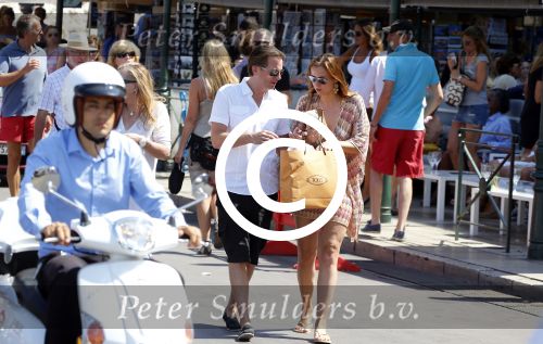 St Tropez 4 augustus 2012
Feestje van Michiel Mol voor zijn 43e verjaardag. Aanwezig oa Harrie Mens met zijn dochters Noor Suze Marloes en Sarah. Ook de ouders van Michiel Jan en ... zijn aanwezig . 
Peter Smulders bv