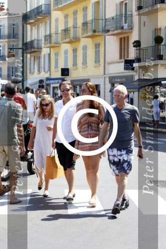 St Tropez 4 augustus 2012
Feestje van Michiel Mol voor zijn 43e verjaardag. Aanwezig oa Harrie Mens met zijn dochters Noor Suze Marloes en Sarah. Ook de ouders van Michiel Jan en ... zijn aanwezig . 
Peter Smulders bv