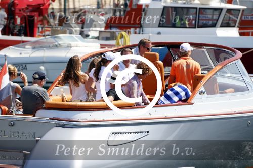 St Tropez 4 augustus 2012
Feestje van Michiel Mol voor zijn 43e verjaardag. Aanwezig oa Harrie Mens met zijn dochters Noor Suze Marloes en Sarah. Ook de ouders van Michiel Jan en ... zijn aanwezig . 
Peter Smulders bv