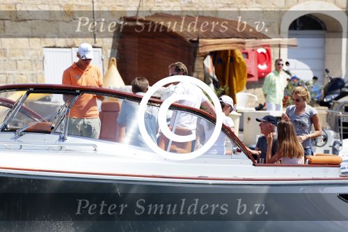 St Tropez 4 augustus 2012
Feestje van Michiel Mol voor zijn 43e verjaardag. Aanwezig oa Harrie Mens met zijn dochters Noor Suze Marloes en Sarah. Ook de ouders van Michiel Jan en ... zijn aanwezig . 
Peter Smulders bv