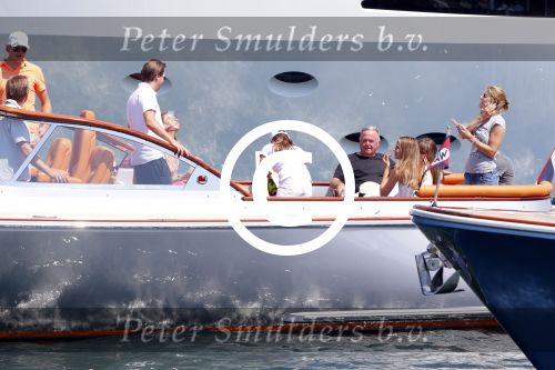 St Tropez 4 augustus 2012
Feestje van Michiel Mol voor zijn 43e verjaardag. Aanwezig oa Harrie Mens met zijn dochters Noor Suze Marloes en Sarah. Ook de ouders van Michiel Jan en ... zijn aanwezig . 
Peter Smulders bv
