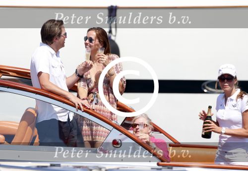 St Tropez 4 augustus 2012
Feestje van Michiel Mol voor zijn 43e verjaardag. Aanwezig oa Harrie Mens met zijn dochters Noor Suze Marloes en Sarah. Ook de ouders van Michiel Jan en ... zijn aanwezig . 
Peter Smulders bv