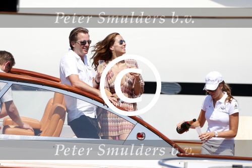 St Tropez 4 augustus 2012
Feestje van Michiel Mol voor zijn 43e verjaardag. Aanwezig oa Harrie Mens met zijn dochters Noor Suze Marloes en Sarah. Ook de ouders van Michiel Jan en ... zijn aanwezig . 
Peter Smulders bv