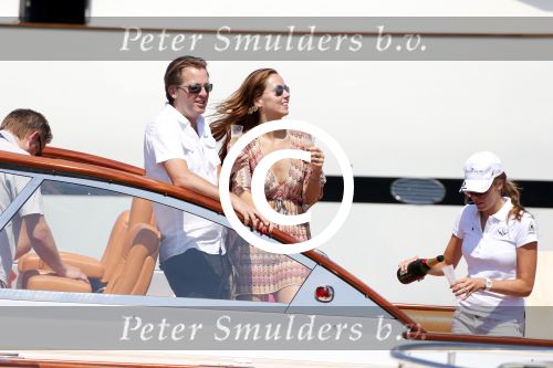 St Tropez 4 augustus 2012
Feestje van Michiel Mol voor zijn 43e verjaardag. Aanwezig oa Harrie Mens met zijn dochters Noor Suze Marloes en Sarah. Ook de ouders van Michiel Jan en ... zijn aanwezig . 
Peter Smulders bv