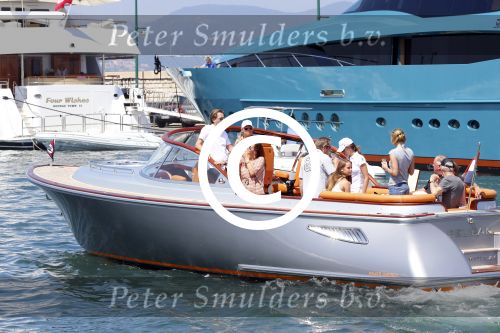 St Tropez 4 augustus 2012
Feestje van Michiel Mol voor zijn 43e verjaardag. Aanwezig oa Harrie Mens met zijn dochters Noor Suze Marloes en Sarah. Ook de ouders van Michiel Jan en ... zijn aanwezig . 
Peter Smulders bv