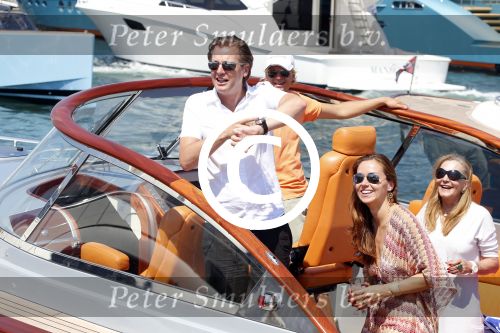 St Tropez 4 augustus 2012
Feestje van Michiel Mol voor zijn 43e verjaardag. Aanwezig oa Harrie Mens met zijn dochters Noor Suze Marloes en Sarah. Ook de ouders van Michiel Jan en ... zijn aanwezig . 
Peter Smulders bv