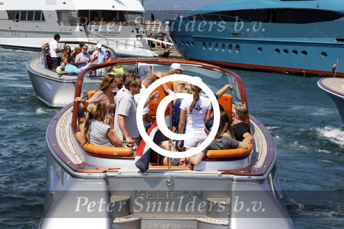 St Tropez 4 augustus 2012
Feestje van Michiel Mol voor zijn 43e verjaardag. Aanwezig oa Harrie Mens met zijn dochters Noor Suze Marloes en Sarah. Ook de ouders van Michiel Jan en ... zijn aanwezig . 
Peter Smulders bv