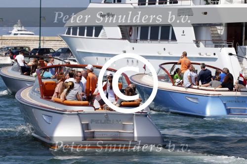 St Tropez 4 augustus 2012
Feestje van Michiel Mol voor zijn 43e verjaardag. Aanwezig oa Harrie Mens met zijn dochters Noor Suze Marloes en Sarah. Ook de ouders van Michiel Jan en ... zijn aanwezig . 
Peter Smulders bv