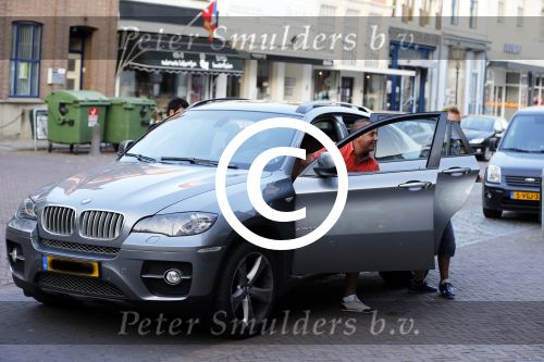 Zaltbommel 25 juli 2012
Mohammed met zijn nieuwe vriendin Patricia en haar kinderen.
Peter Smulders bv