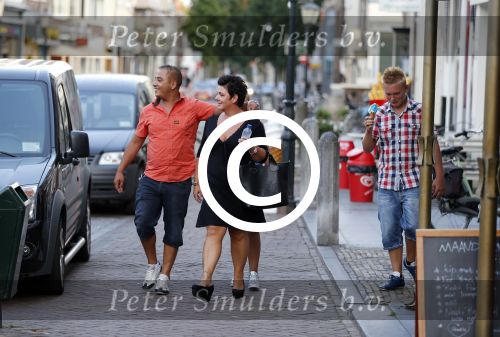 Zaltbommel 25 juli 2012
Mohammed met zijn nieuwe vriendin Patricia en haar kinderen.
Peter Smulders bv