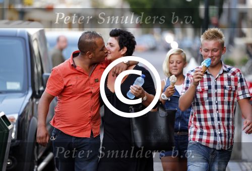 Zaltbommel 25 juli 2012
Mohammed met zijn nieuwe vriendin Patricia en haar kinderen.
Peter Smulders bv