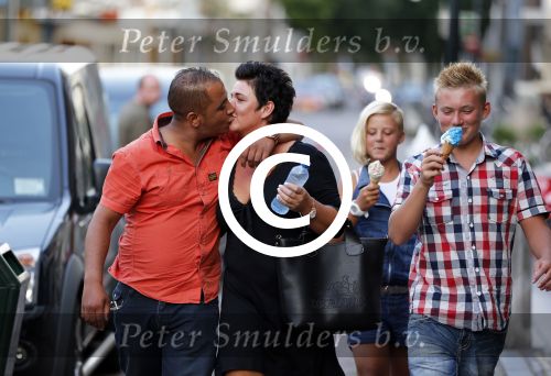 Zaltbommel 25 juli 2012
Mohammed met zijn nieuwe vriendin Patricia en haar kinderen.
Peter Smulders bv