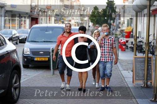 Zaltbommel 25 juli 2012
Mohammed met zijn nieuwe vriendin Patricia en haar kinderen.
Peter Smulders bv