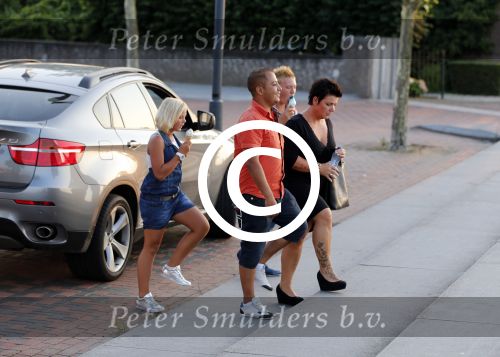 Zaltbommel 25 juli 2012
Mohammed met zijn nieuwe vriendin Patricia en haar kinderen.
Peter Smulders bv